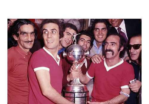 La Copa regresa a Argentina de la mano de un viejo conocido Independiente. José Omar Pastoriza y Ricardo Pavoni no piensan soltarla por varios años.